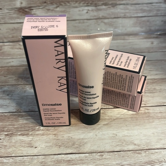 NEW MK Ivory 6 MATTE WEAR Timewise Matte Wear Liquid Foundation New in box - Picture 3 of 7